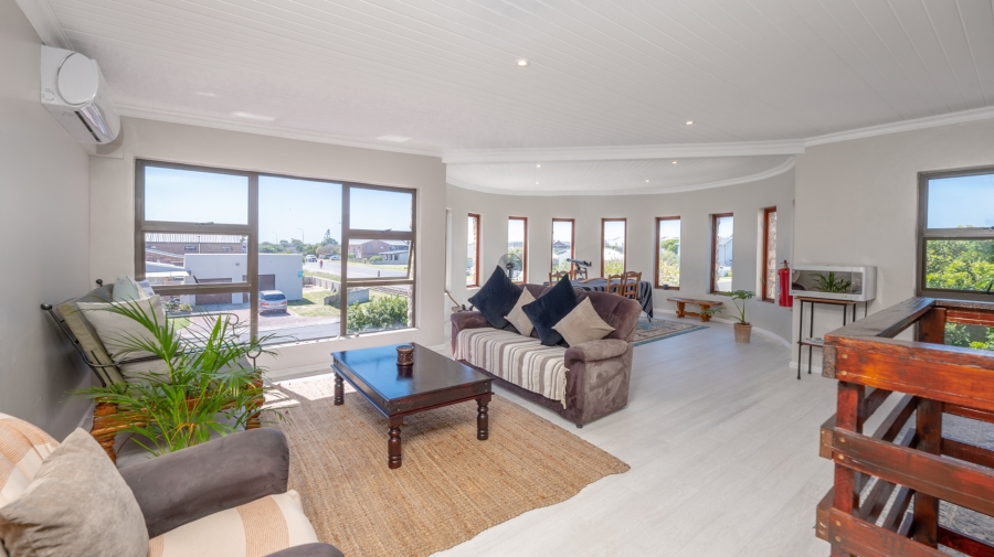 9 Bedroom Property for Sale in Struisbaai Western Cape